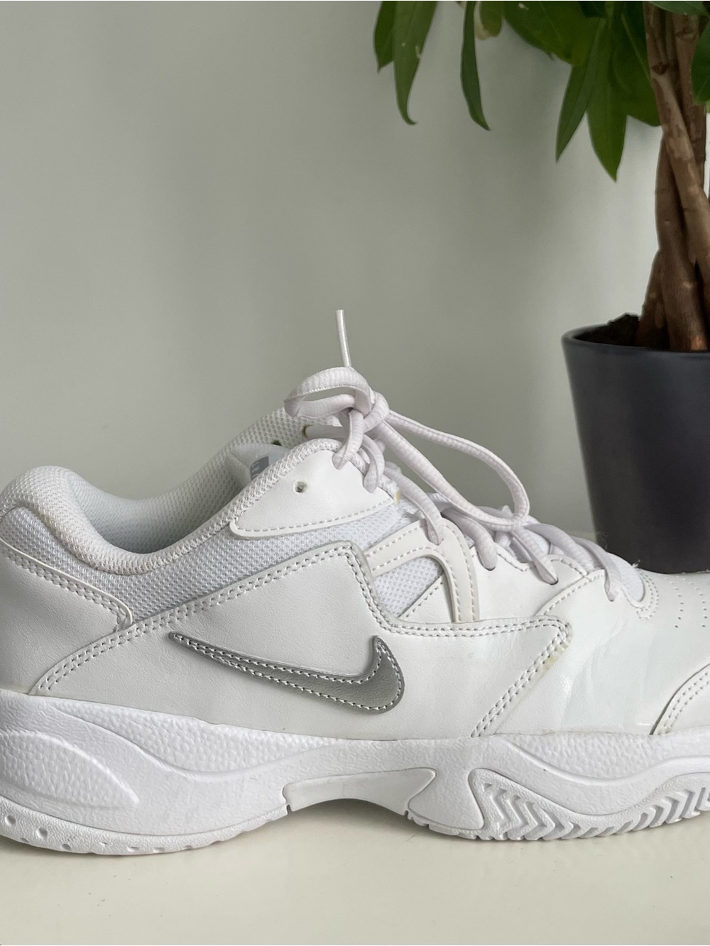 Women Size 9.5 Nike Court Lite 2
Whiten White Silver Tennis Shoes